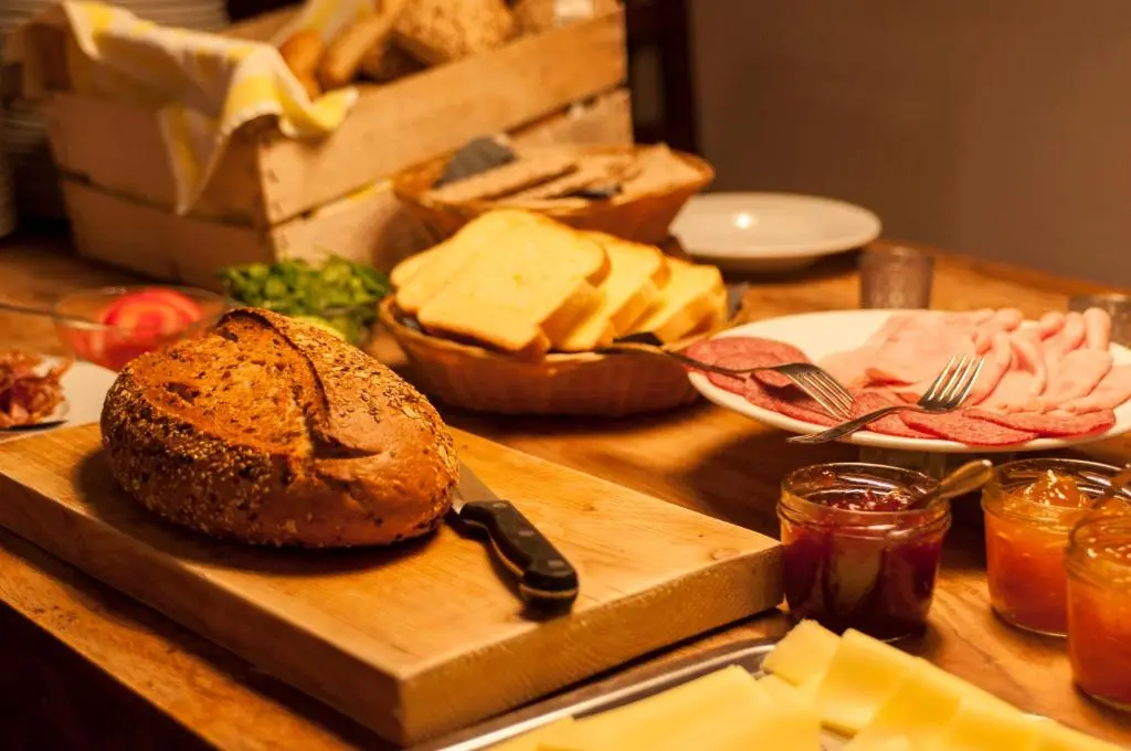 Chalet Alber, St Anton am Arlberg: breakfast