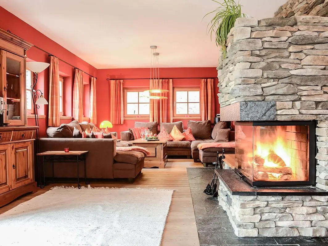 Chalet Alpinum, St Anton am Arlberg: fireplace