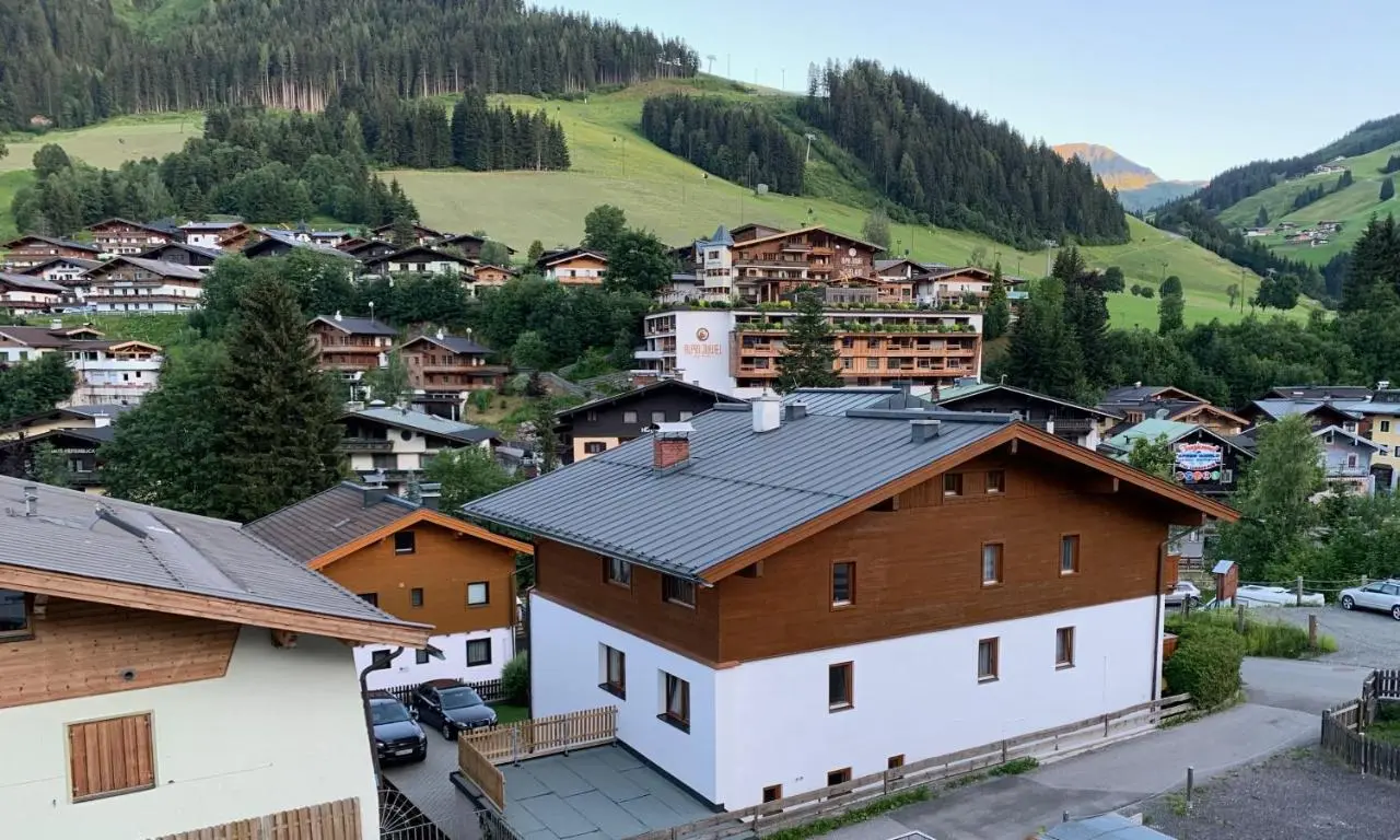Chalets Augustine, Saalbach-Hinterglemm: view